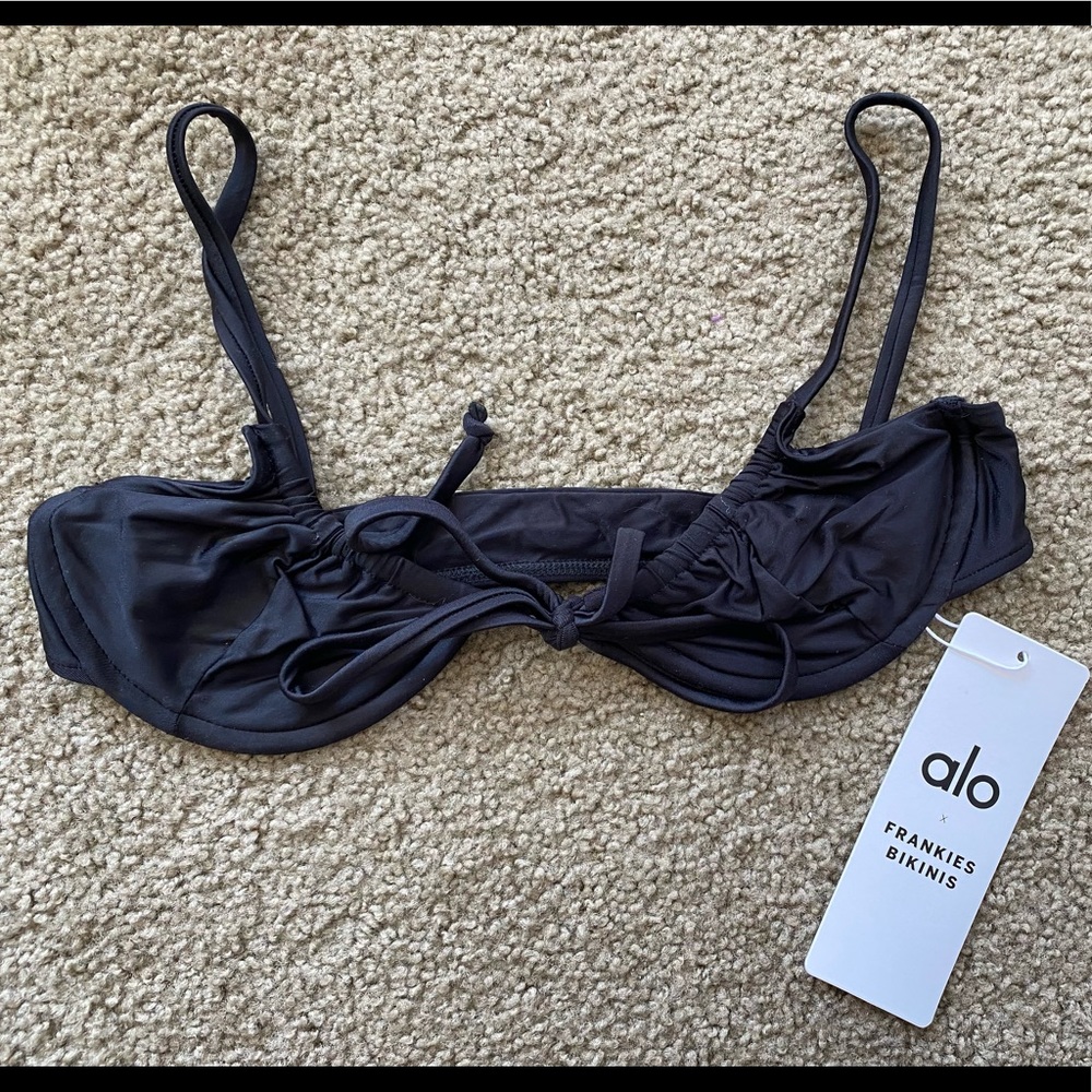 Frankie’s bikinis alo collab bikini top